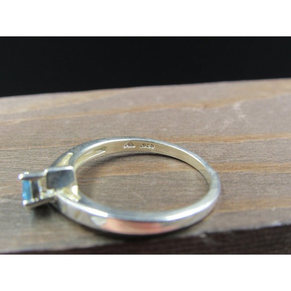 Size 7.75 Sterling Silver Small Blue Topaz Gem With Accent Pattern Band Ring - Picture 4 of 7